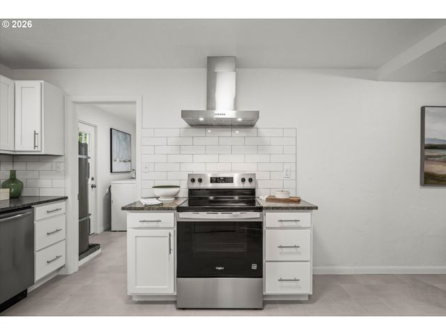 40064 MCKENZIE Hwy, Springfield, OR 97478