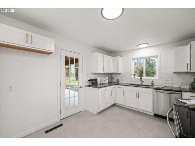 40064 MCKENZIE Hwy, Springfield, OR 97478