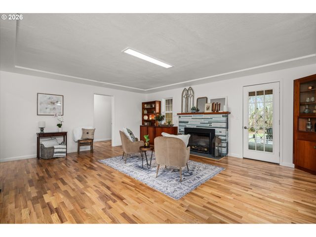 40064 MCKENZIE Hwy, Springfield, OR 97478