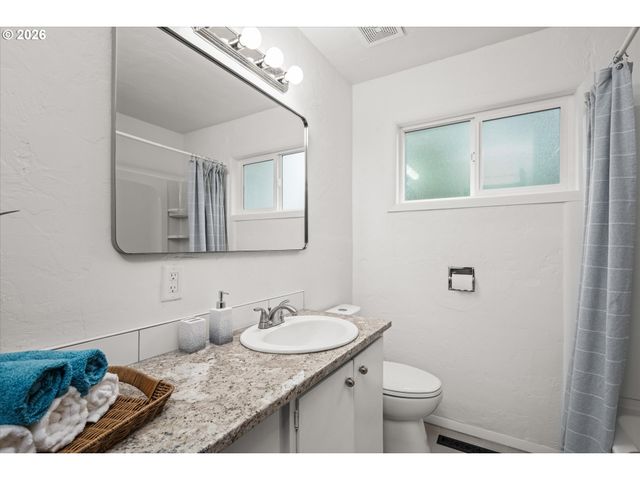 40064 MCKENZIE Hwy, Springfield, OR 97478