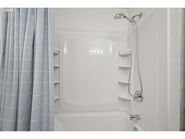 40064 MCKENZIE Hwy, Springfield, OR 97478