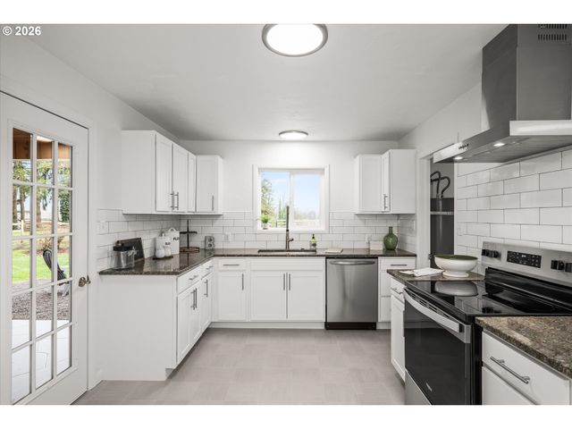 40064 MCKENZIE Hwy, Springfield, OR 97478