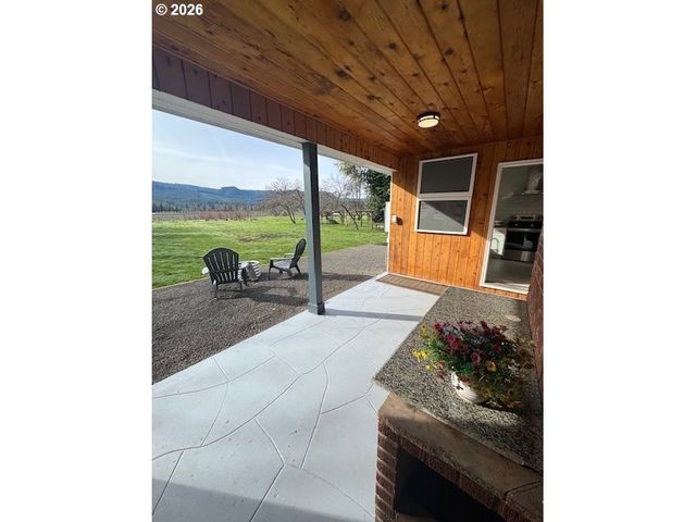 40064 MCKENZIE Hwy, Springfield, OR 97478