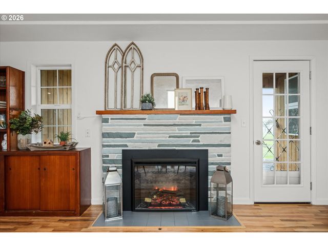 40064 MCKENZIE Hwy, Springfield, OR 97478