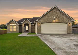 290 Circle Drive, Bridge City, TX 77611