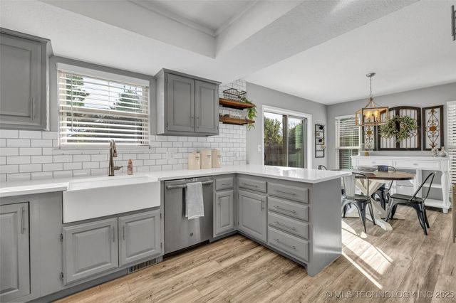 9026 E 87th Place, Tulsa, OK 74133