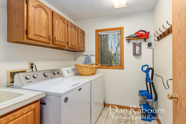 8781 Astro Drive, Jenison, MI 49428