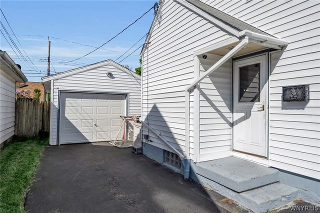 39 Leawood Drive, Tonawanda, NY 14150