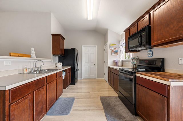 144 Calcite LN, Jarrell, TX 76537