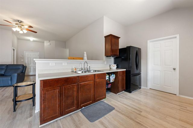 144 Calcite LN, Jarrell, TX 76537