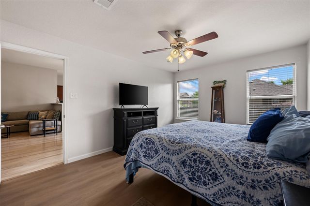 144 Calcite LN, Jarrell, TX 76537
