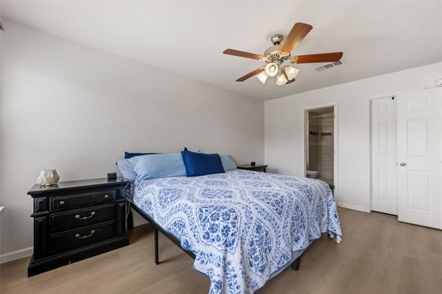 144 Calcite LN, Jarrell, TX 76537
