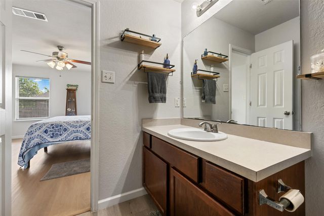 144 Calcite LN, Jarrell, TX 76537