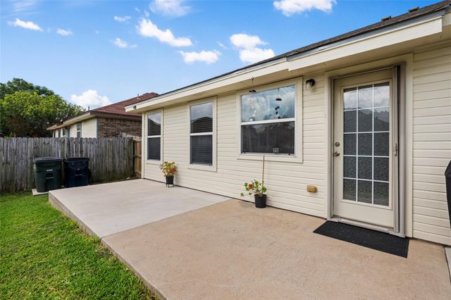 144 Calcite LN, Jarrell, TX 76537