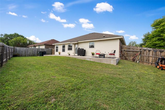 144 Calcite LN, Jarrell, TX 76537