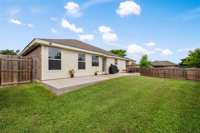 144 Calcite LN, Jarrell, TX 76537