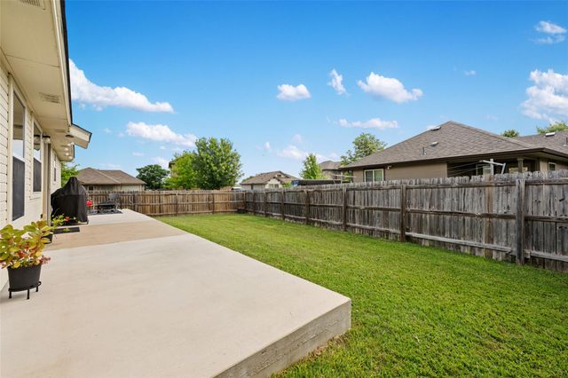 144 Calcite LN, Jarrell, TX 76537