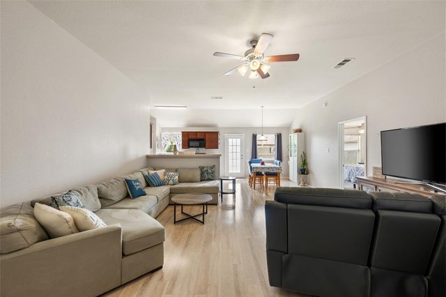 144 Calcite LN, Jarrell, TX 76537