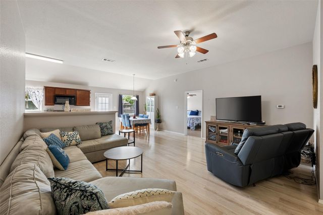 144 Calcite LN, Jarrell, TX 76537
