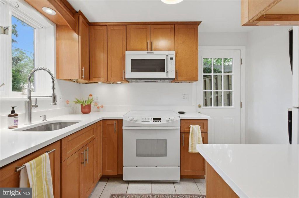 Image 18 of property listing at 1613 N SPRINGWOOD DR N, Silver Spring, MD 20910