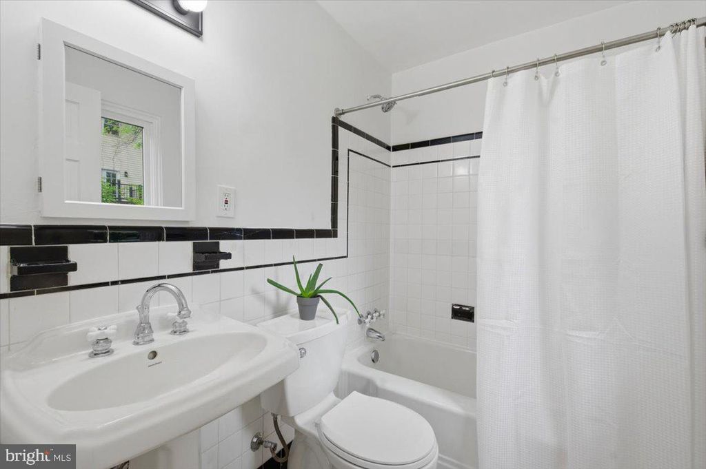 Image 23 of property listing at 1613 N SPRINGWOOD DR N, Silver Spring, MD 20910