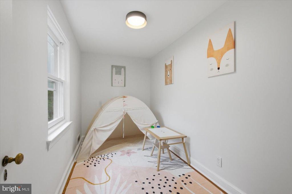 Image 28 of property listing at 1613 N SPRINGWOOD DR N, Silver Spring, MD 20910