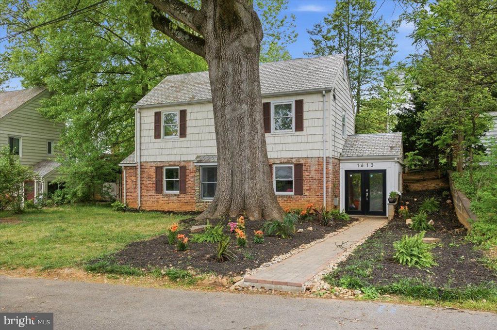 Image 4 of property listing at 1613 N SPRINGWOOD DR N, Silver Spring, MD 20910