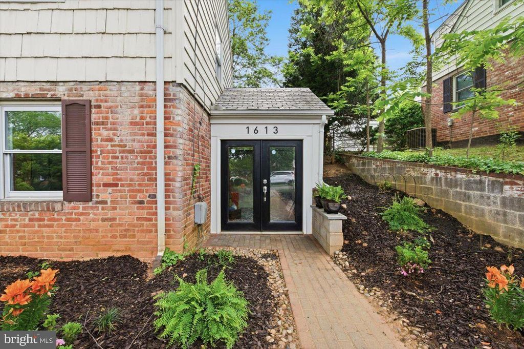 Image 5 of property listing at 1613 N SPRINGWOOD DR N, Silver Spring, MD 20910
