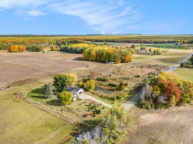 2702 E Hoague Road, Freesoil Twp, MI 49411