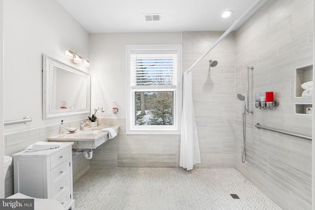 1631 E STRASBURG RD, West Chester, PA 19380