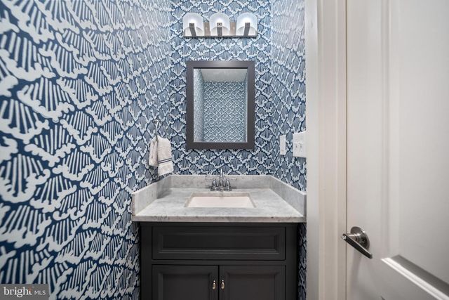 613 LONGFELLOW ST NW, Washington, DC 20011