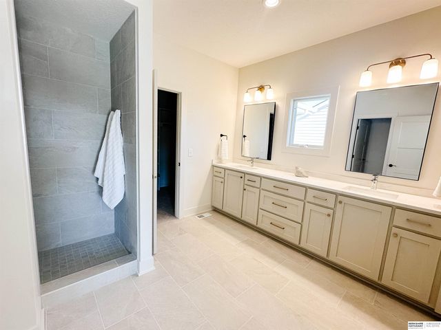 5439 Kestrel Parkway, Elkhorn, NE 68022