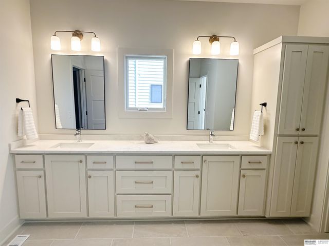 5439 Kestrel Parkway, Elkhorn, NE 68022