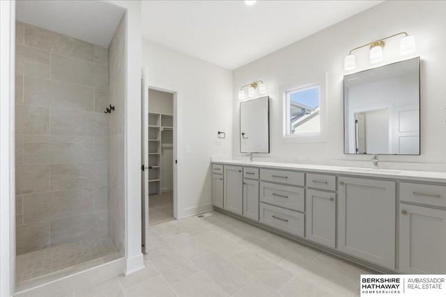 5439 Kestrel Parkway, Elkhorn, NE 68022