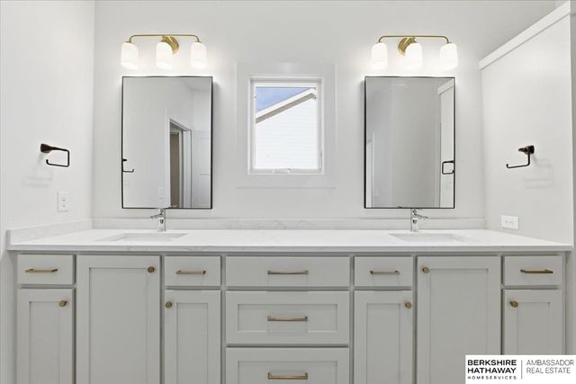 5439 Kestrel Parkway, Elkhorn, NE 68022