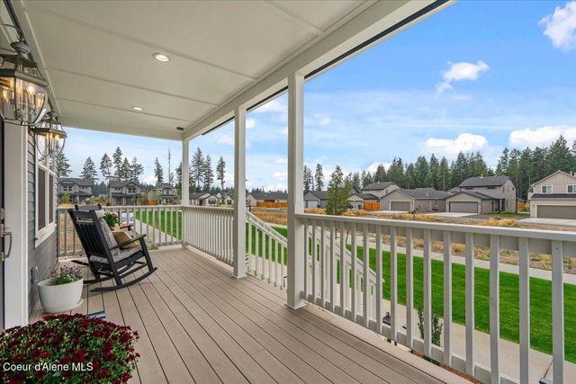 300 E Grosbeak, Hayden, ID 83835