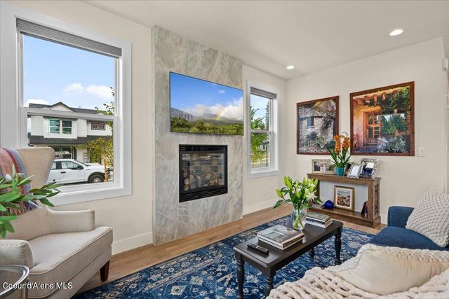 300 E Grosbeak, Hayden, ID 83835