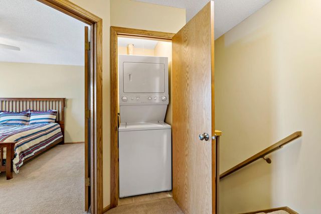 7570 15th Street Lane N, Oakdale, MN 55128