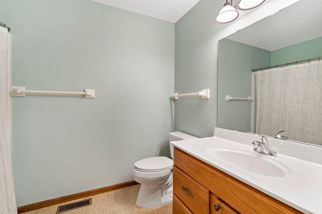 7570 15th Street Lane N, Oakdale, MN 55128