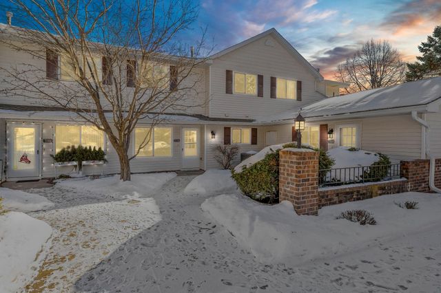 7570 15th Street Lane N, Oakdale, MN 55128