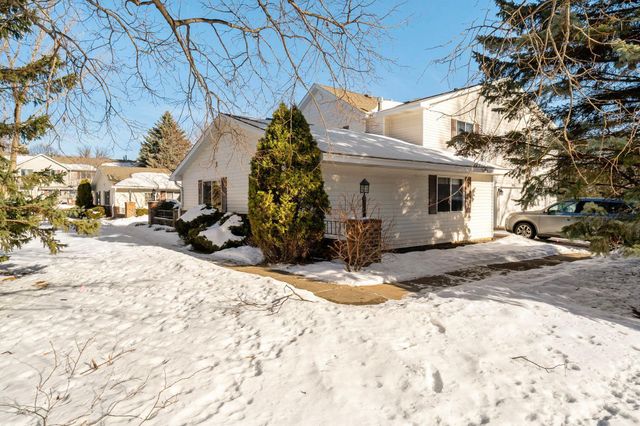 7570 15th Street Lane N, Oakdale, MN 55128