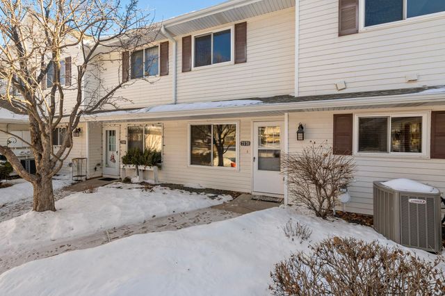 7570 15th Street Lane N, Oakdale, MN 55128