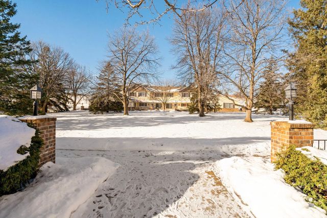 7570 15th Street Lane N, Oakdale, MN 55128