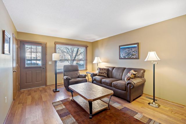 7570 15th Street Lane N, Oakdale, MN 55128