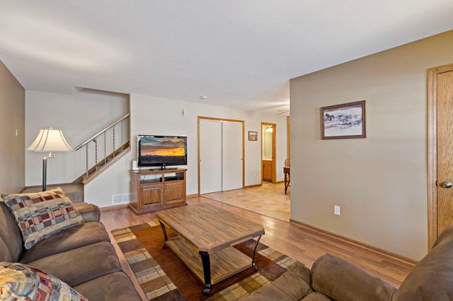 7570 15th Street Lane N, Oakdale, MN 55128