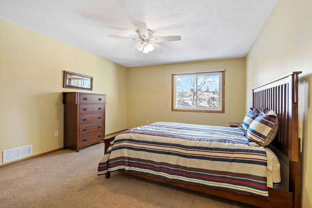 7570 15th Street Lane N, Oakdale, MN 55128