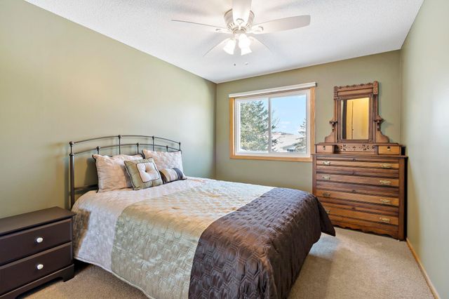 7570 15th Street Lane N, Oakdale, MN 55128