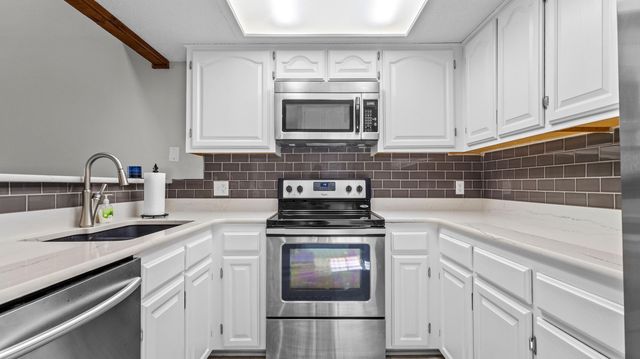 3440 S Delaware Avenue 137, Springfield, MO 65804