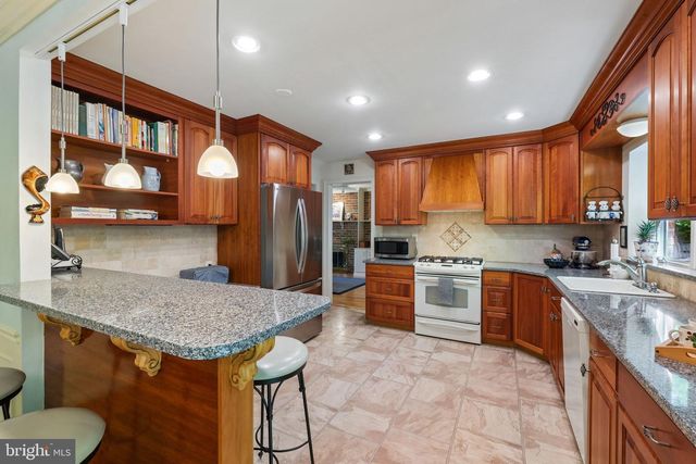 38 ORCHARD WAY N, Potomac, MD 20854