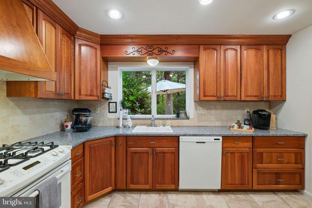 38 ORCHARD WAY N, Potomac, MD 20854
